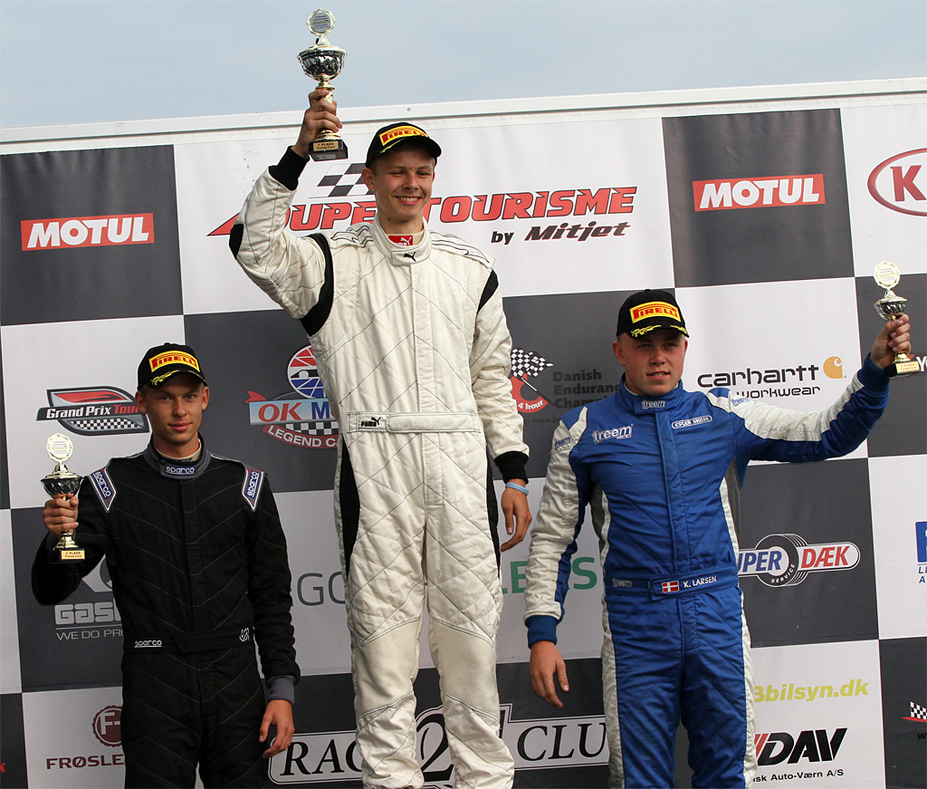 Daniel Lundgaard stod øverst på podiet foran mesterskabsførende Mathias Weinreich Smith (tv) og Kasper Larsen på Sturup Raceway
(Foto: Motorsporten.dk)